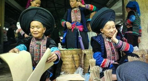  Đi chợ v&ugrave;ng cao kh&aacute;m ph&aacute; văn h&oacute;a H&agrave; Giang